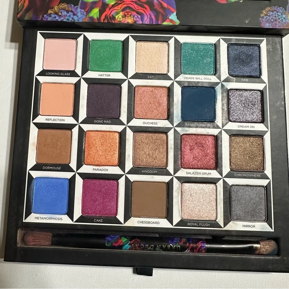 Urban Decay Alice Through the Looking Glass Eyeshadow Palette
